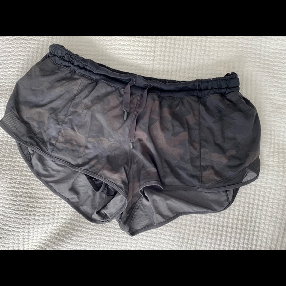Camo Lululemon Hotty Hot Shorts - Picture 2 of 6